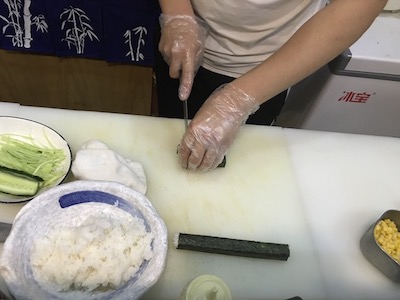 How To Cut Sushi Rolls?